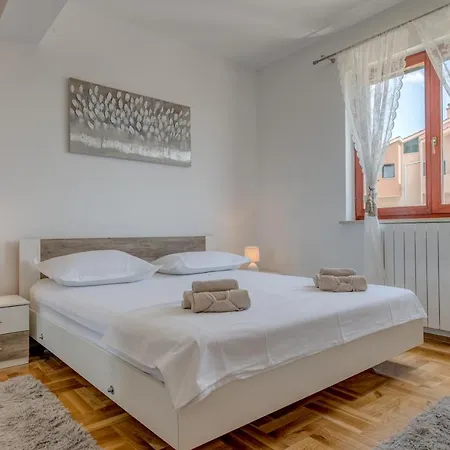 Aurelia Apartament *